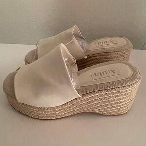 ARULA 8W NWT Cream Espadrille Wedges Wide Width Platform Sandals